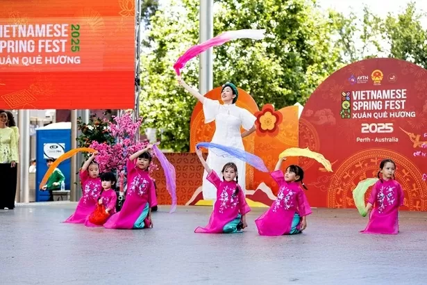 Tết Việt giữa lòng Tây Australia và những tấm lòng hướng về miền Trung