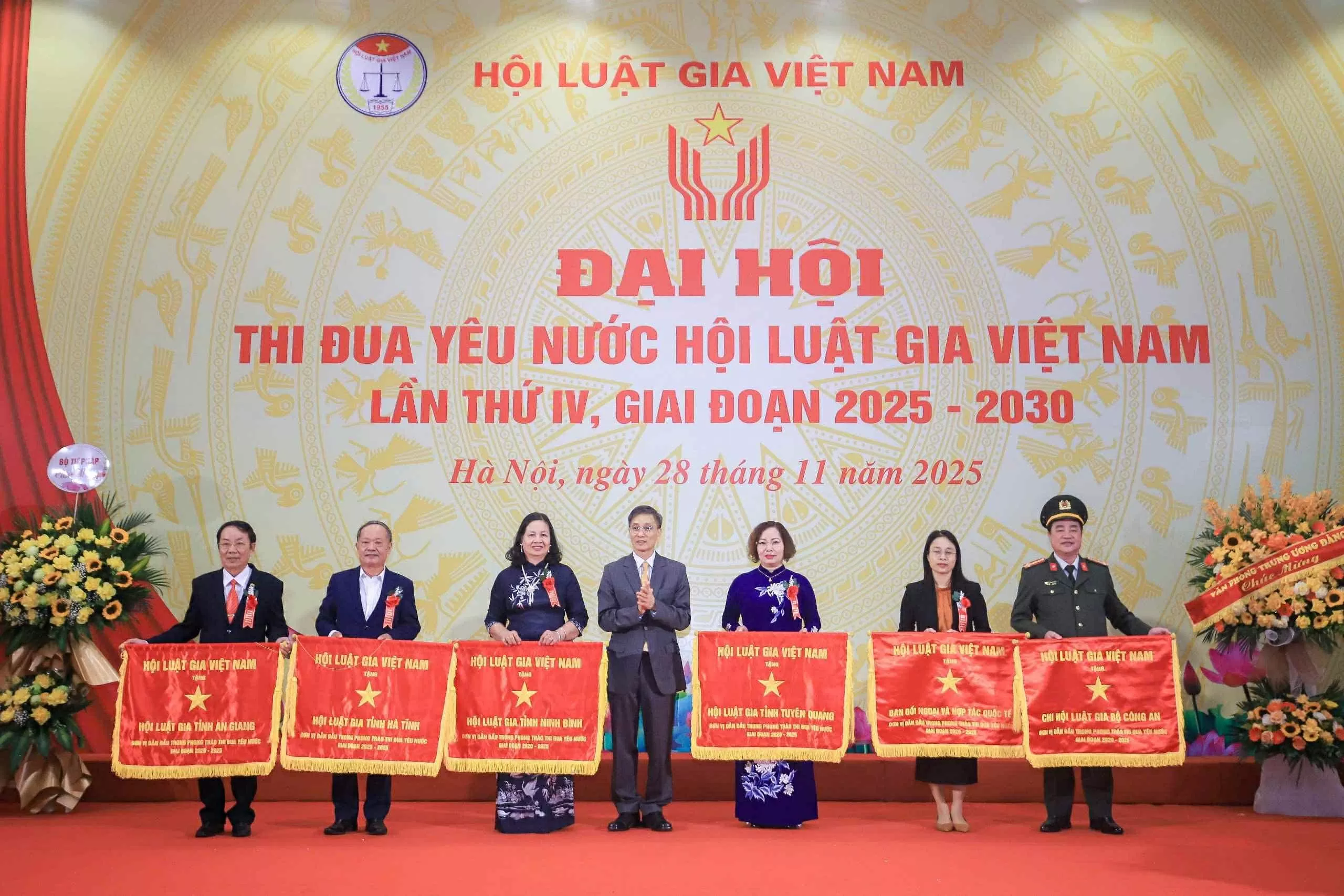 Hội Luật gia Việt Nam tổ chức thành công Đại hội thi đua yêu nước lần thứ IV Hội Luật gia Việt Nam tổ chức thành công Đại hội thi đua yêu nước lần thứ IV