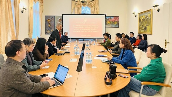 Đại sứ quán Việt Nam tại CHLB Đức phát động ủng hộ đồng bào
bị thiên tai trong nước