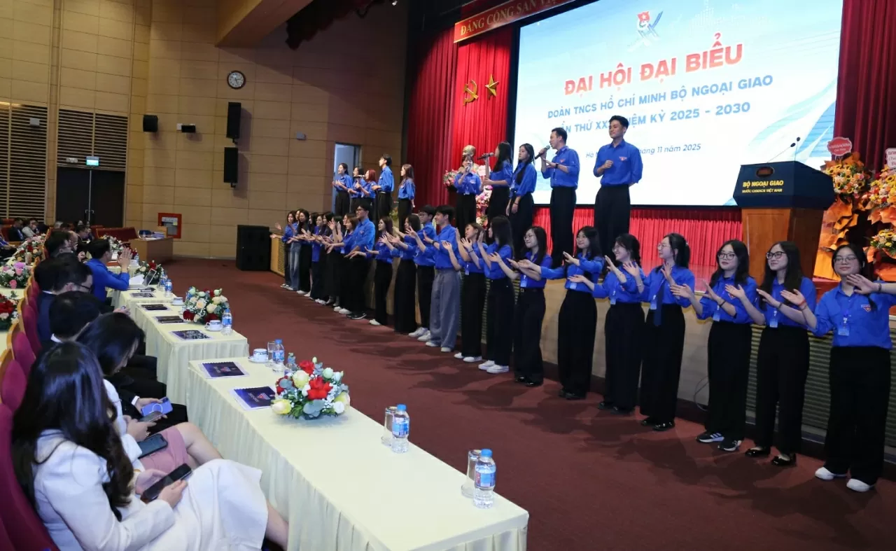 Tiết mục văn nghệ chào mừng Đại hội Đoàn TNCS Hồ Chí Minh Bộ Ngoại giao khóa XX. (Ảnh: Thành Long)