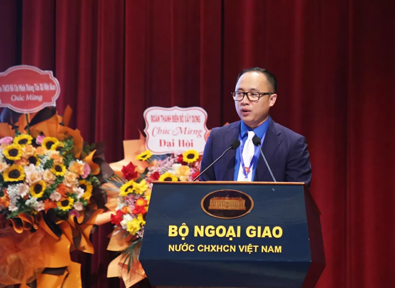 T.s Nguyễn Đồng Anh, UV BCH Đoàn Chính phủ, Bí thư Đoàn Bộ Ngoại giao phát biểu khai mạc phiên trọng thể. (Ảnh: Thành Long)