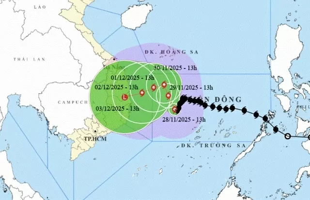 Bão số 15 di chuyển chậm và có xu hướng suy yếu dần