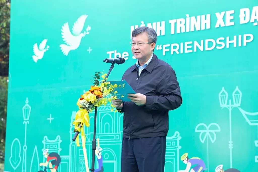 Hơn 300 đại biểu tham gia Hành trình xe đạp hữu nghị vì Hà Nội xanh lần thứ 5