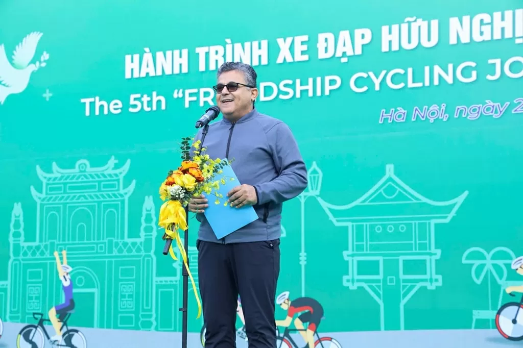 Hơn 300 đại biểu tham gia Hành trình xe đạp hữu nghị vì Hà Nội xanh lần thứ 5