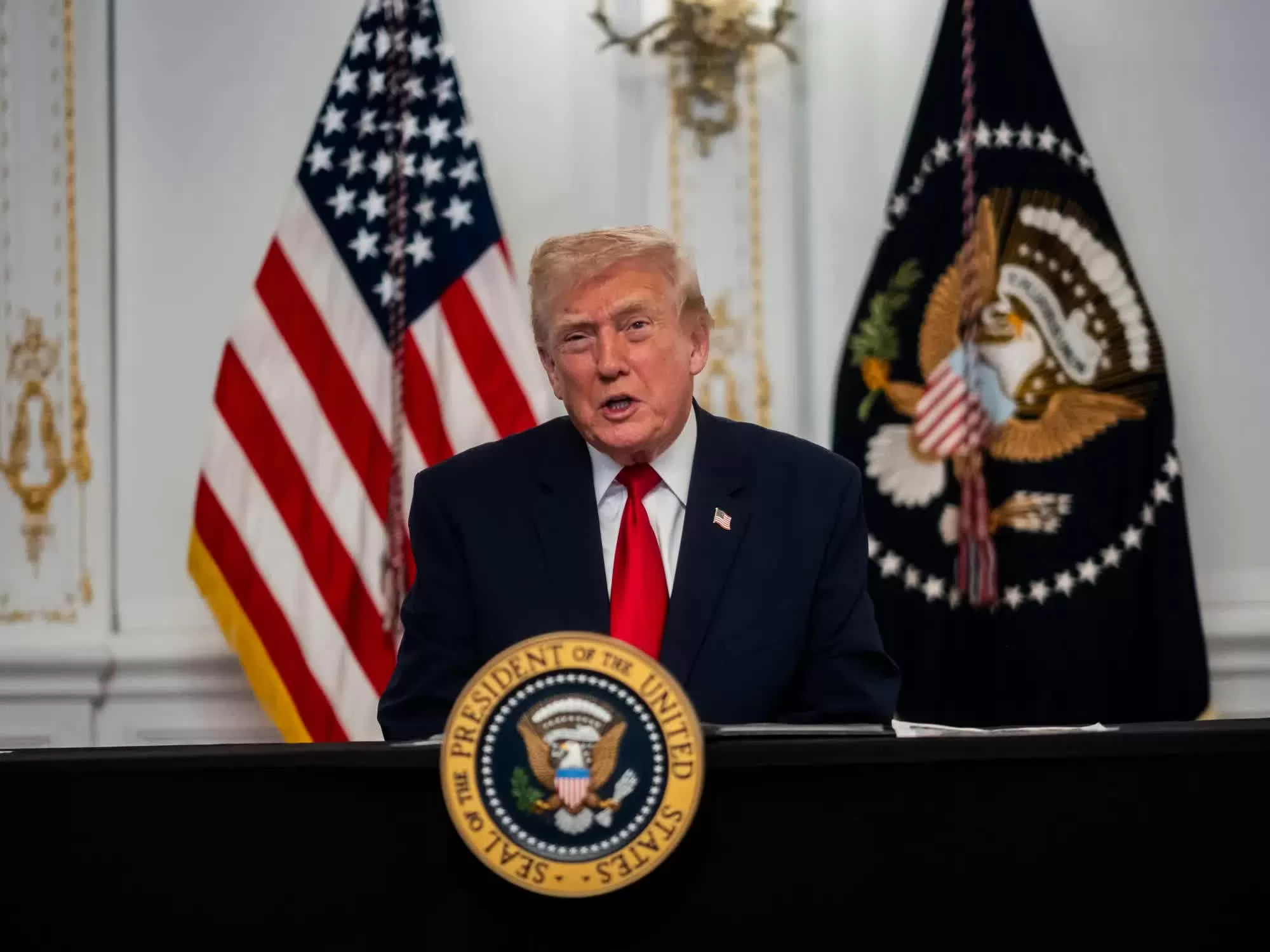 Tăng cường áp lực, Tổng thống Trump cảnh báo các hãng hàng không nên đóng cửa không phận 'phía trên và xung quanh' Venezuela Tăng cường áp lực, Tổng thống Trump cảnh báo các hãng hàng không nên đóng cửa không phận 'phía trên và xung quanh' Venezuela