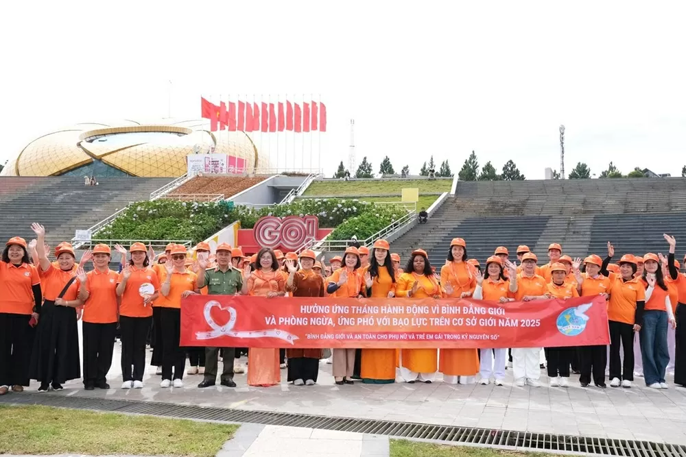 Trung ương Hội LHPN Việt Nam tổ chức Lễ Mít tinh hưởng ứng Tháng Hành động vì bình đẳng giới và phòng ngừa, ứng phó với bạo lực trên cơ sở giới năm 2025 tại tỉnh Lâm Đồng. (Ảnh: Thành Khiêm)