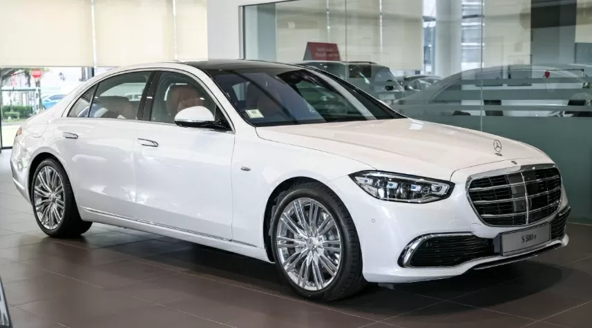 Mercedes-Benz S580e 2026 toát lên vẻ sang trọng đặc trưng của dòng S-Class.