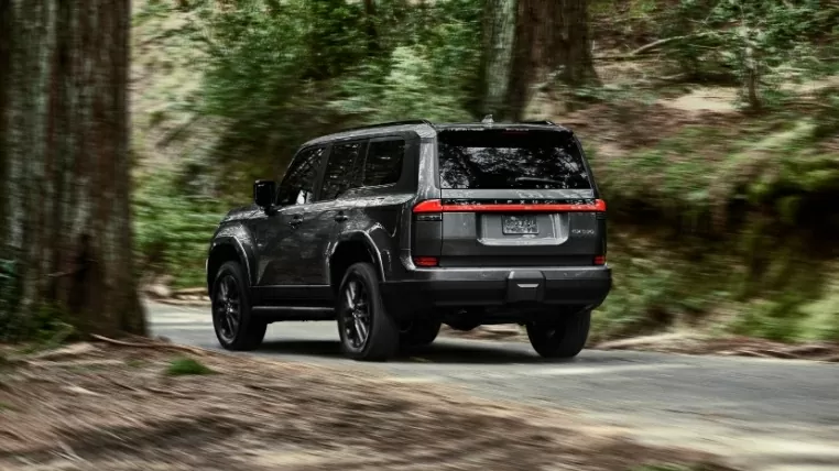 Lexus GX hứa hẹn sẽ đáp ứng tốt nhu cầu về không gian, tiện nghi và khả năng vận hành mạnh mẽ. Lexus GX hứa hẹn sẽ đáp ứng tốt nhu cầu về không gian, tiện nghi và khả năng vận hành mạnh mẽ.