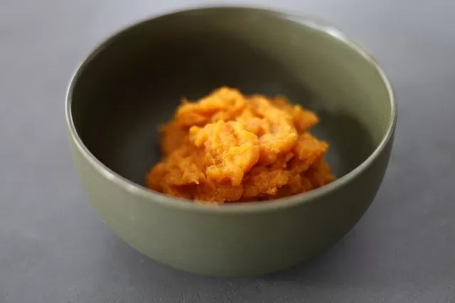 Dưỡng da mềm mượt mùa hanh khô bằng 5 loại quả dễ có trong bếp