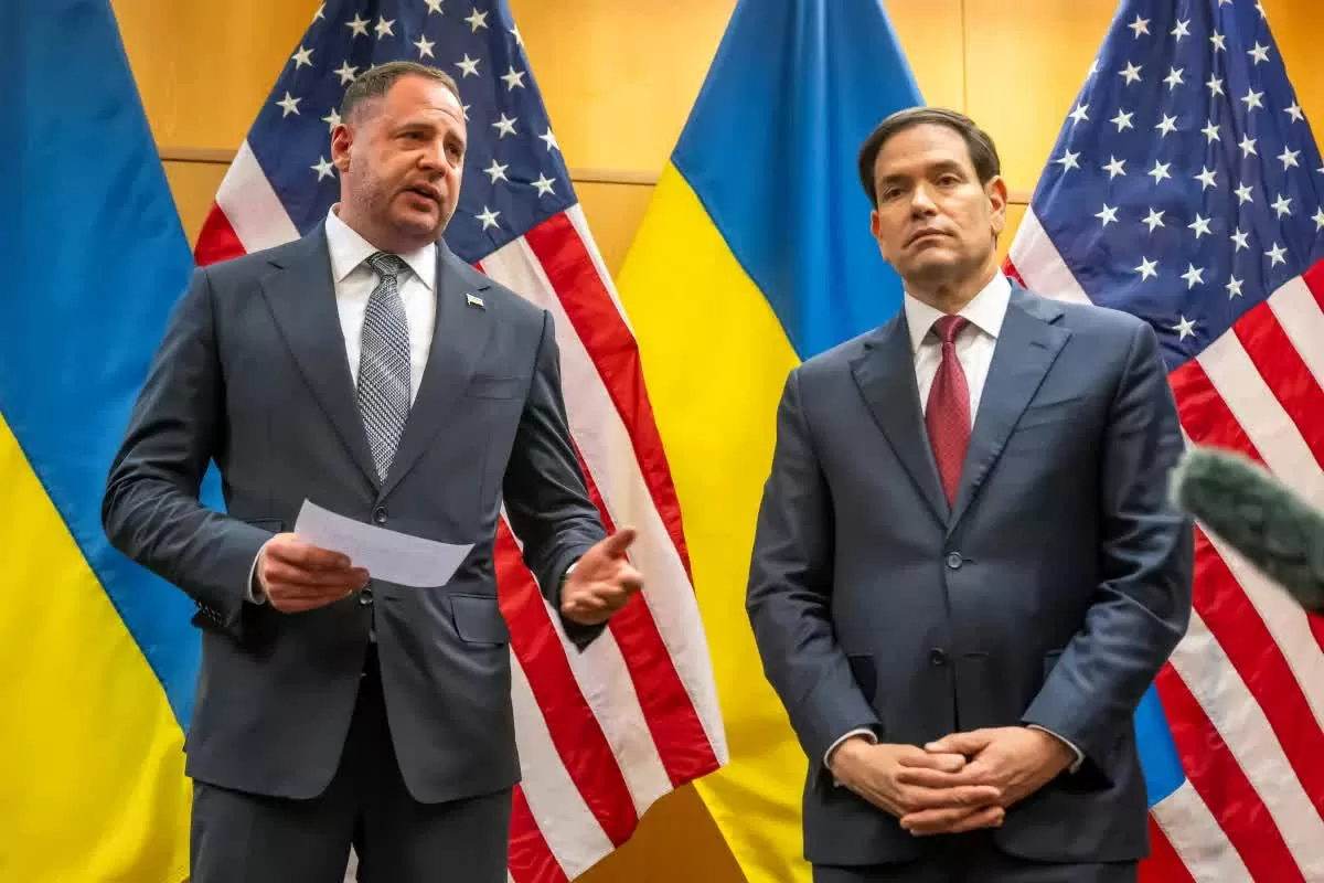 Chánh Văn phòng Tổng thống Ukraine Andriy Yermak (trái) và Ngoại trưởng Mỹ Marco Rubio phát biểu tại họp báo sau tham vấn ở Geneva (Thụy Sỹ) ngày 23/11. (Nguồn: Keystone) Chánh Văn phòng Tổng thống Ukraine Andriy Yermak (trái) và Ngoại trưởng Mỹ Marco Rubio phát biểu tại họp báo sau tham vấn ở Geneva (Thụy Sỹ) ngày 23/11. (Nguồn: Keystone)