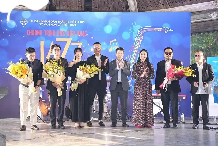 Điểm hẹn văn hóa mới bên hồ Gươm Điểm hẹn văn hóa mới bên hồ Gươm