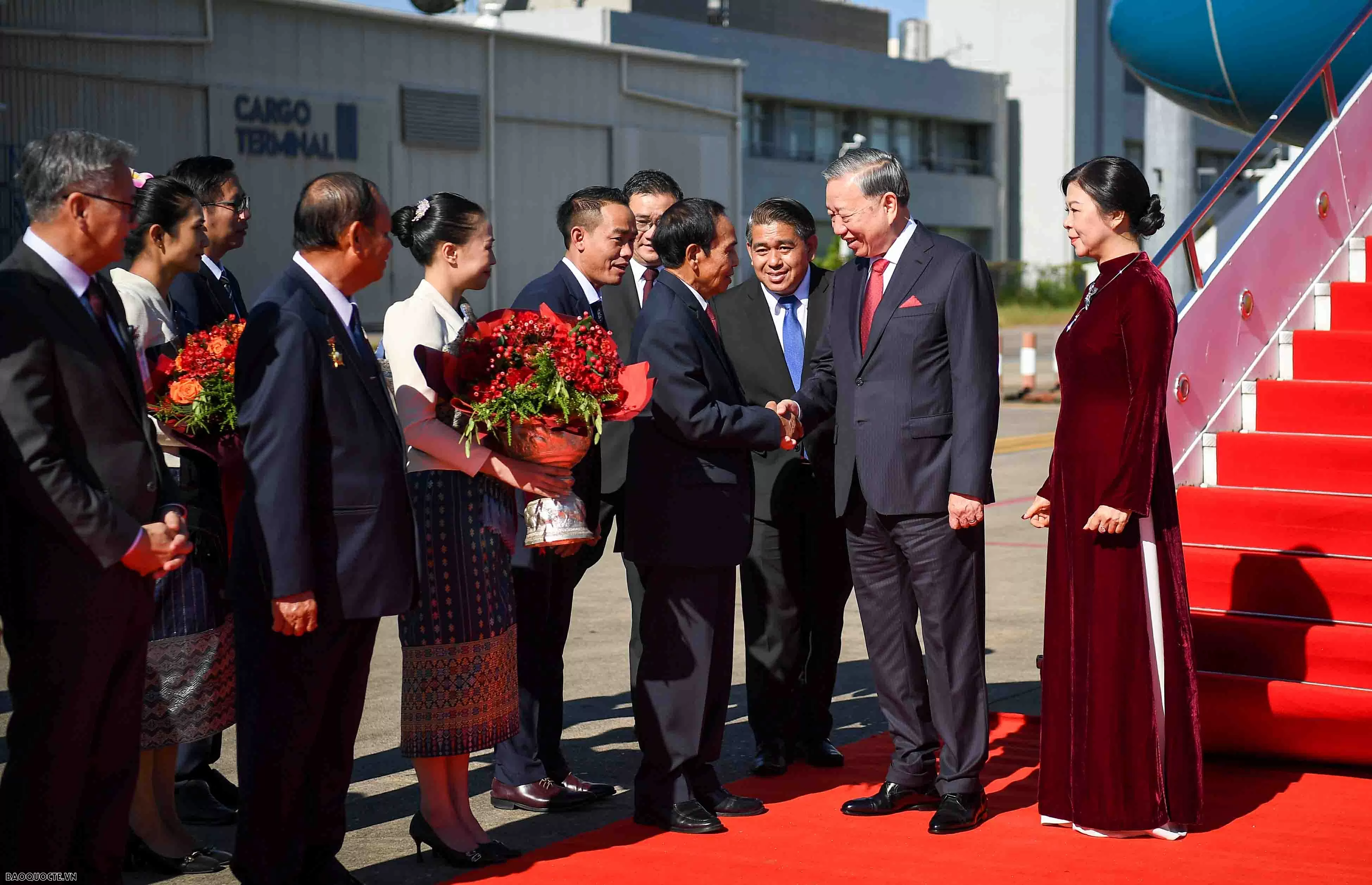 Tổng Bí thư Tô Lâm và Phu nhân bắt đầu chuyến thăm cấp Nhà nước Lào