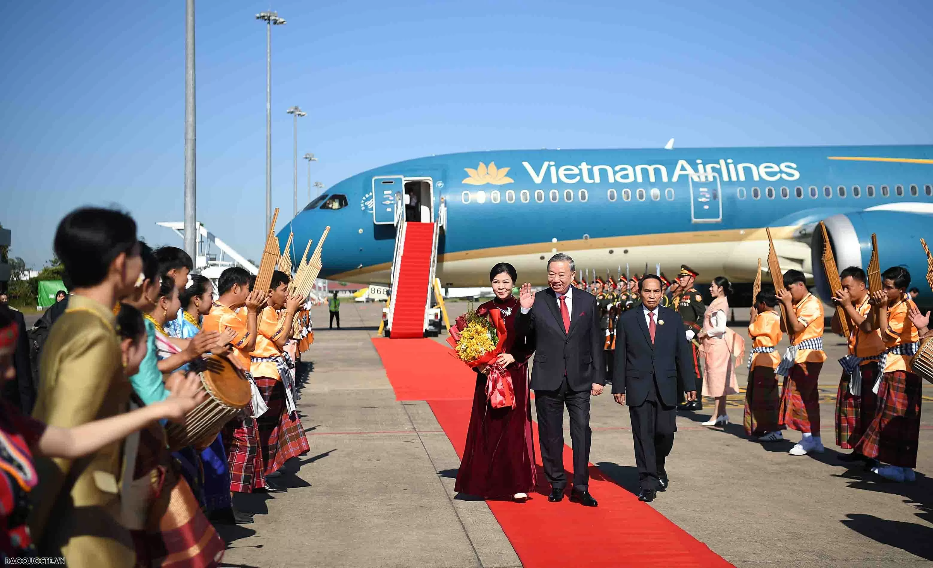 Tổng Bí thư Tô Lâm và Phu nhân bắt đầu chuyến thăm cấp Nhà nước Lào