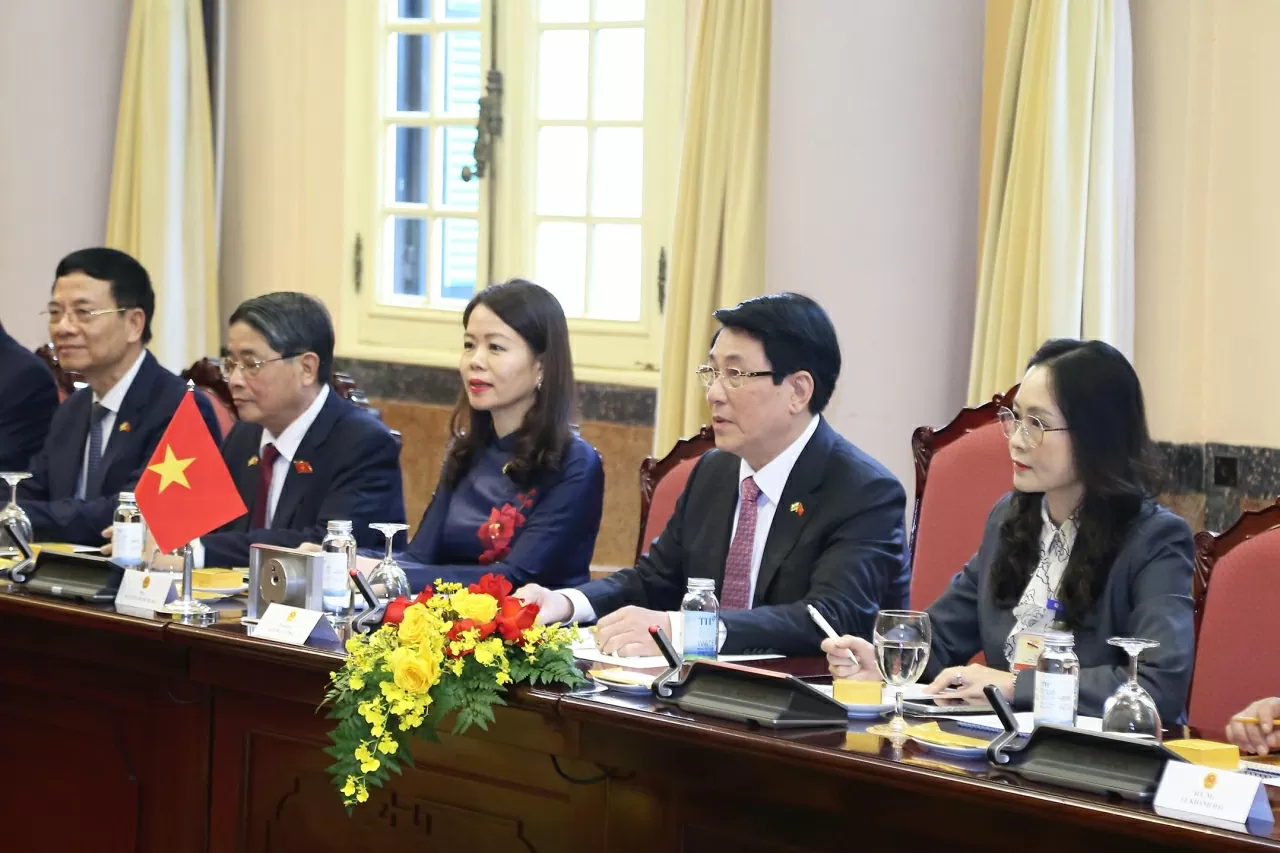 Chủ tịch nước Lương Cường và đoàn đại biểu cấp cao Việt Nam. (Ảnh: Thành Long) Chủ tịch nước Lương Cường và đoàn đại biểu cấp cao Việt Nam. (Ảnh: Thành Long)