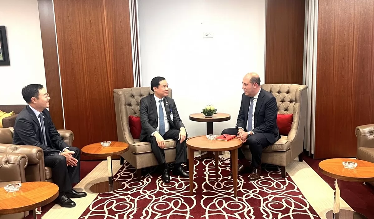 Tổng Giám đốc Petrovietnam Lê Ngọc Sơn cảm ơn sự hỗ trợ và ủng hộ của ông Samir Bekhti, Chủ tịch ALNAFT đối với Petrovietnam và PVEP. Tổng Giám đốc Petrovietnam Lê Ngọc Sơn cảm ơn sự hỗ trợ và ủng hộ của ông Samir Bekhti, Chủ tịch ALNAFT đối với Petrovietnam và PVEP.