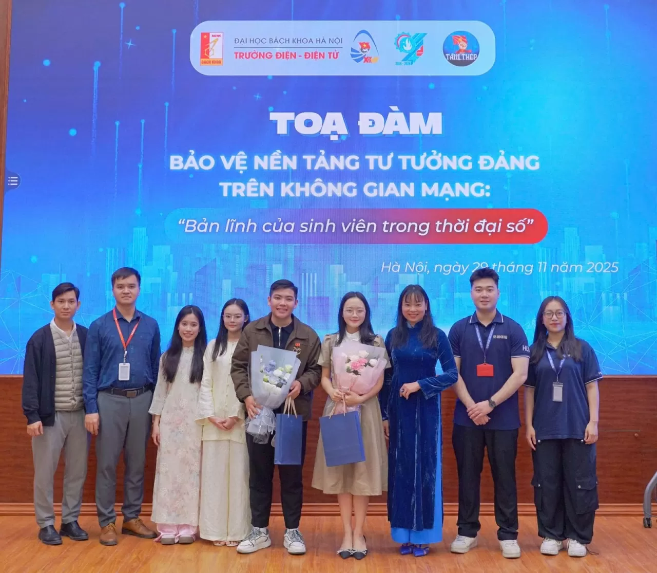 Các đại biểu chụp ảnh lưu niệm. (Nguồn: BTC) Các đại biểu chụp ảnh lưu niệm. (Nguồn: BTC)