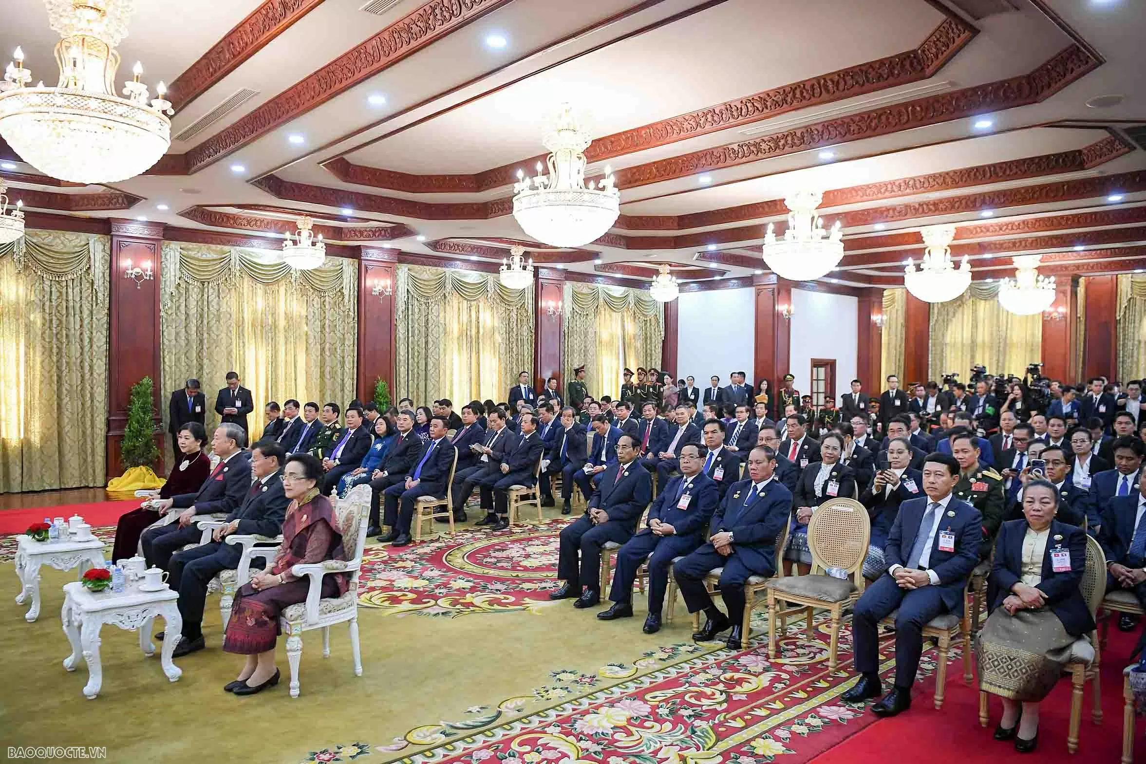 Tổng Bí thư, Chủ tịch nước Lào trao Huân chương Vàng Quốc gia cho Tổng Bí thư Tô Lâm