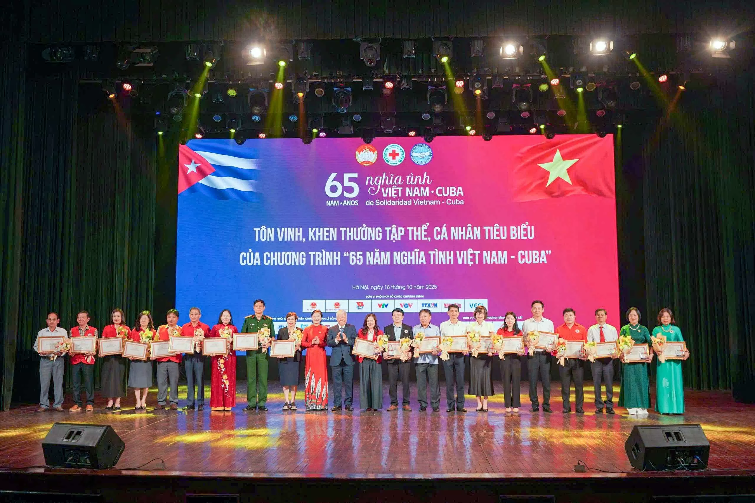Việt Nam-Cuba: 65 năm đoàn kết son sắt, hợp tác toàn diện vì tương lai bền vững Việt Nam-Cuba: 65 năm đoàn kết son sắt, hợp tác toàn diện vì tương lai bền vững