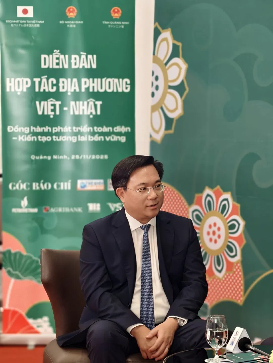 Chủ tịch UBND tỉnh Phú Thọ Trần Duy Đông trả lời phỏng vấn của Báo TGVN tại Diễn đàn Hợp tác Địa phương Việt - Nhật tại tỉnh Quảng Ninh.