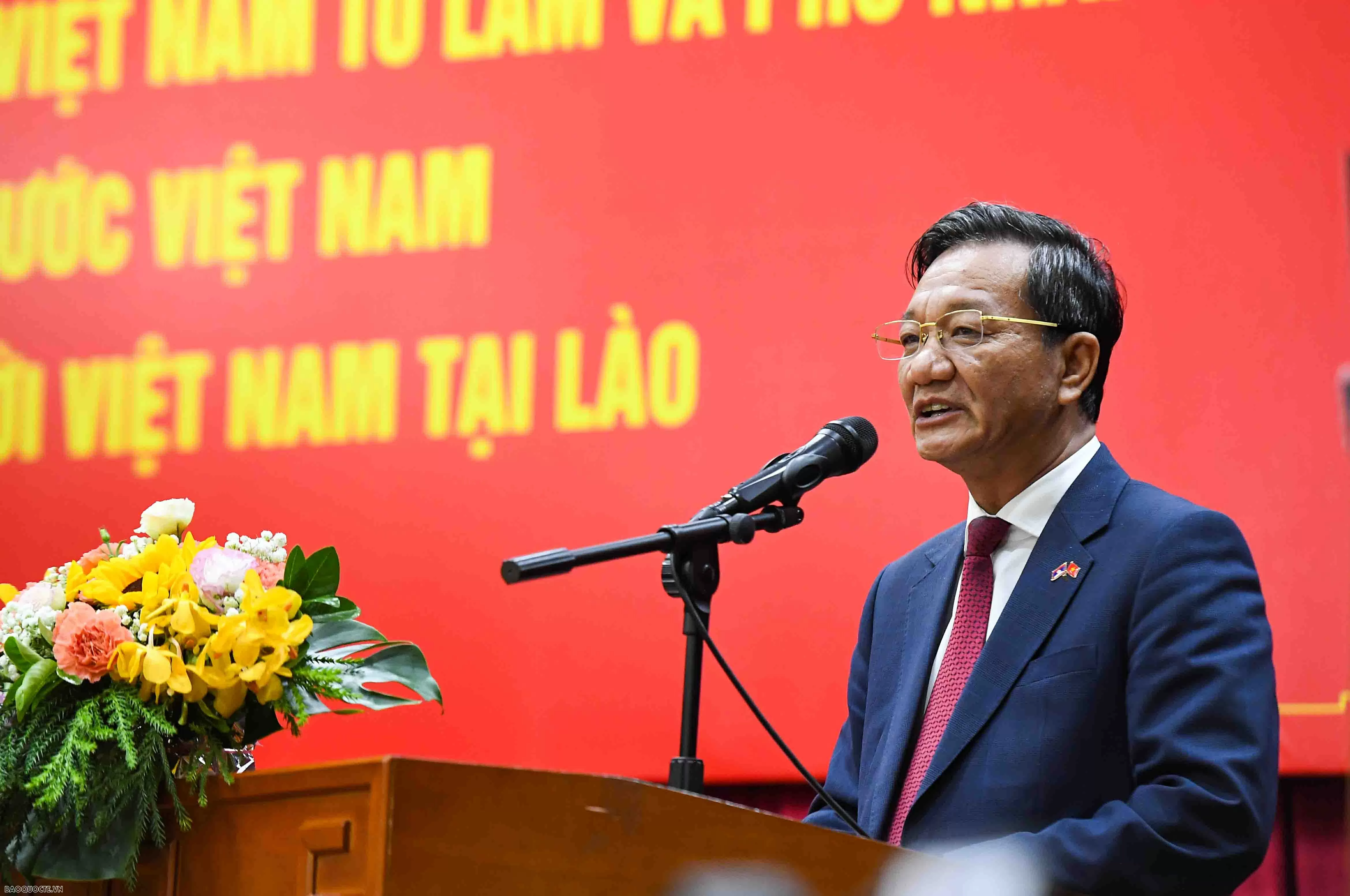 Tổng Bí thư Tô Lâm gặp gỡ cán bộ Đại sứ quán và cộng đồng người Việt Nam tại Lào Tổng Bí thư Tô Lâm gặp gỡ cán bộ Đại sứ quán và cộng đồng người Việt Nam tại Lào