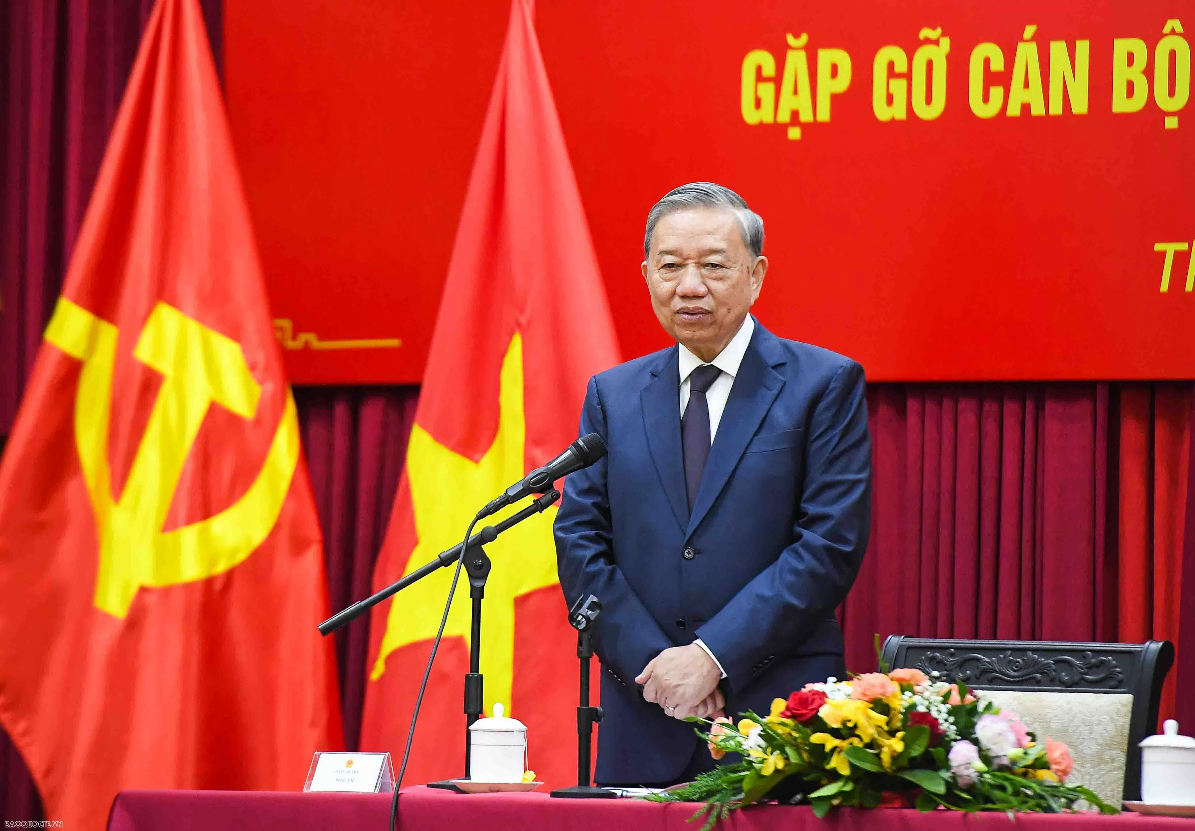 Tổng Bí thư Tô Lâm gặp gỡ cán bộ Đại sứ quán và cộng đồng người Việt Nam tại Lào