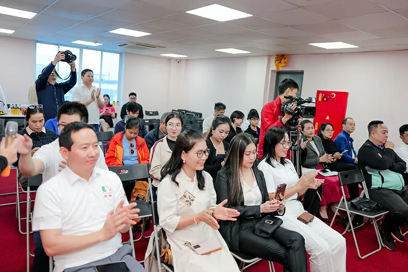 Cầu nối doanh nhân Việt – Trung: Khi swing trên green mở ra hành lang hợp tác Cầu nối doanh nhân Việt – Trung: Khi swing trên green mở ra hành lang hợp tác