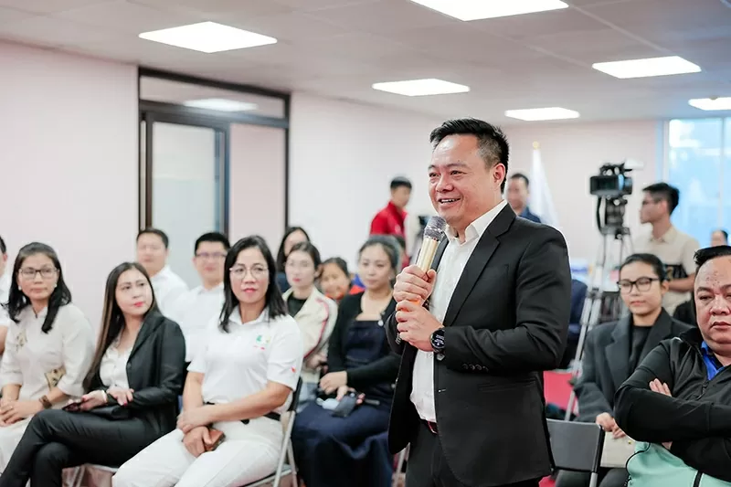 Cầu nối doanh nhân Việt – Trung: Khi swing trên green mở ra hành lang hợp tác