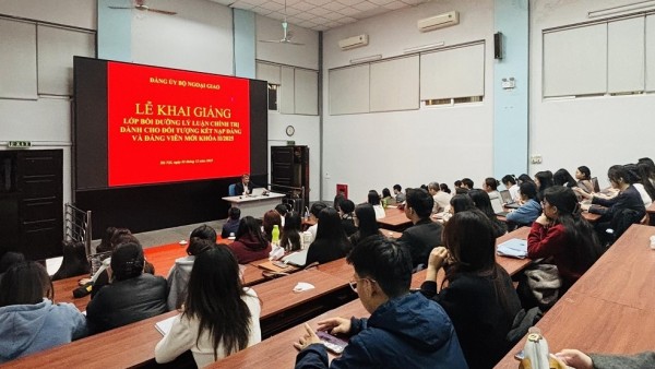 Bộ Ngoại giao khai giảng Lớp bồi dưỡng lý luận chính trị dành cho đối tượng kết nạp Đảng và đảng viên mới khóa II năm 2025