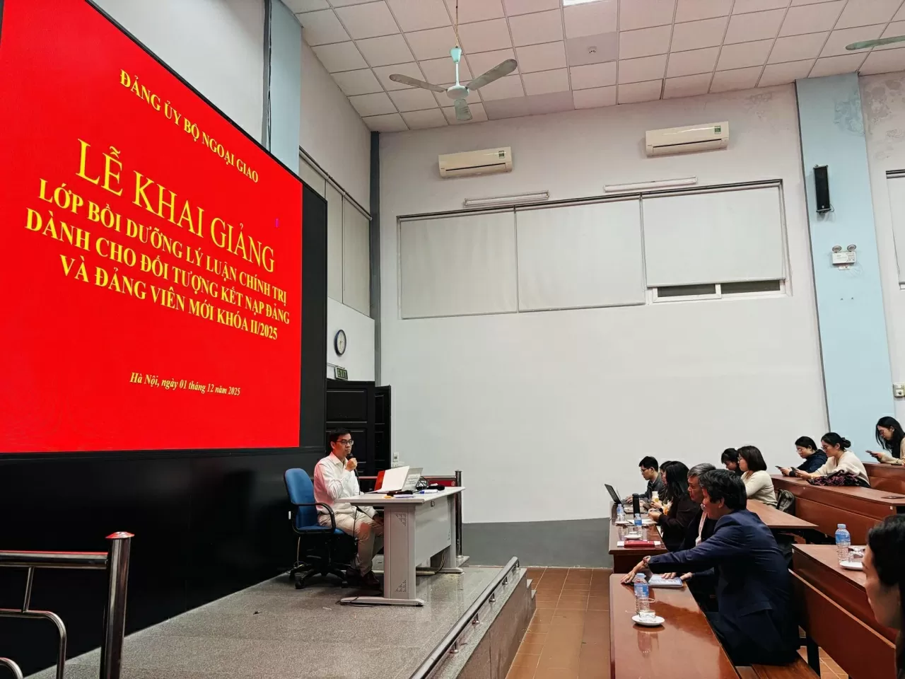 Đảng ủy Bộ Ngoại giao khai giảng Lớp bồi dưỡng lý luận chính trị đợt II năm 2025 Đảng ủy Bộ Ngoại giao khai giảng Lớp bồi dưỡng lý luận chính trị đợt II năm 2025