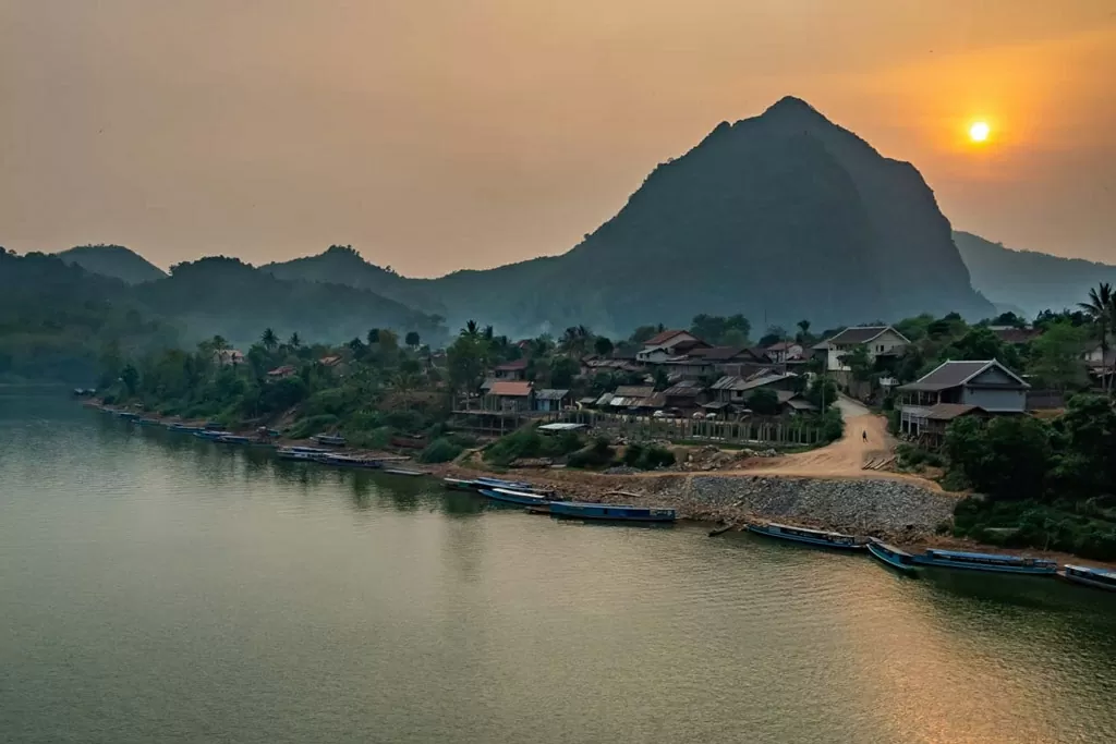 10 điểm đến hấp dẫn bậc nhất tại Lào: Hành trình khám phá vẻ đẹp nguyên sơ và chiều sâu văn hóa của vương quốc triệu voi 10 điểm đến hấp dẫn bậc nhất tại Lào: Hành trình khám phá vẻ đẹp nguyên sơ và chiều sâu văn hóa của vương quốc triệu voi