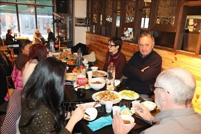 Bữa ăn yêu thương của những người phụ nữ Việt tại Bỉ