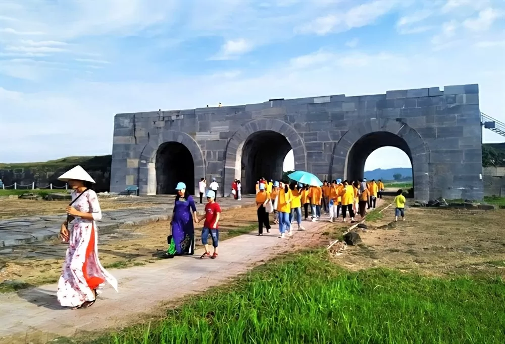 Thành nhà Hồ hướng tới điểm đến di sản hàng đầu nhân kỷ niệm 15 năm UNESCO ghi danh Thành nhà Hồ hướng tới điểm đến di sản hàng đầu nhân kỷ niệm 15 năm UNESCO ghi danh