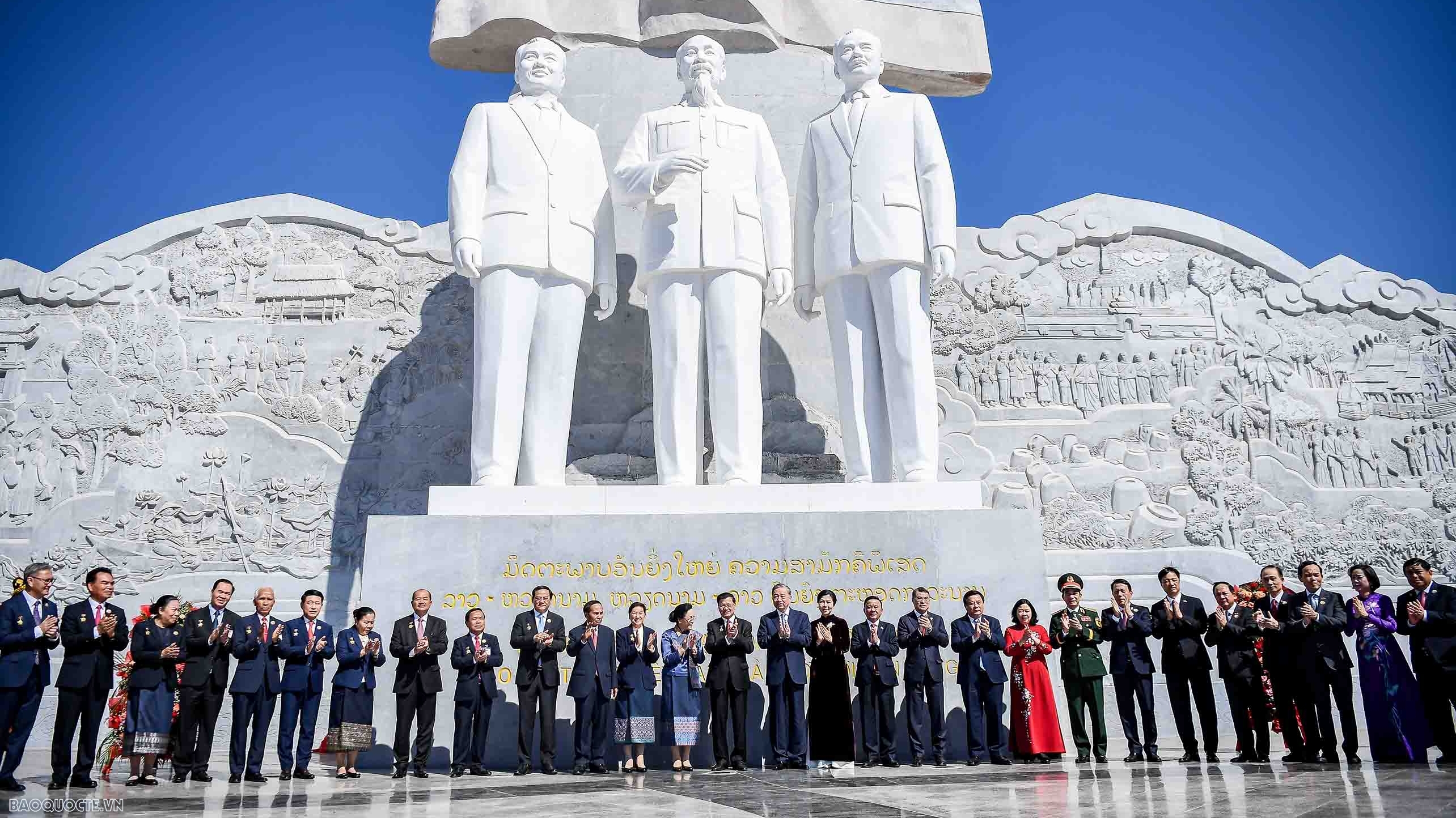 khanh thanh cong vien huu nghi lao viet nam o vientiane