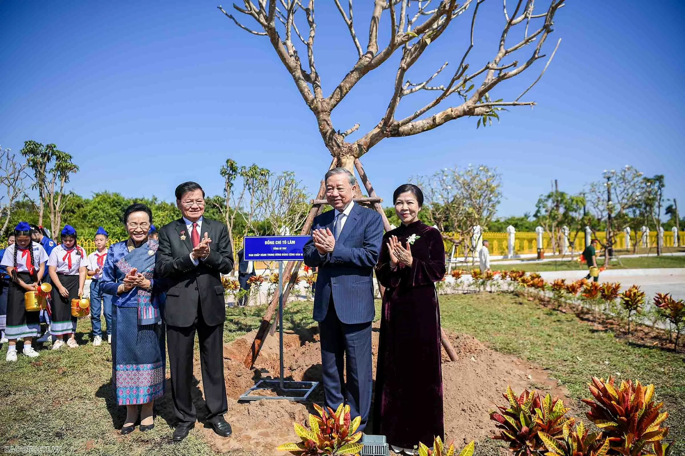 Khánh thành Công viên Hữu nghị Việt-Lào Khánh thành Công viên Hữu nghị Việt-Lào