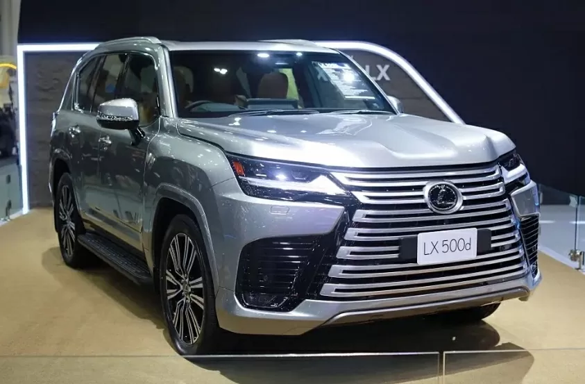 Lexus trang bị cho LX 500d khối động cơ diesel V6 3.3L tăng áp kép. Lexus trang bị cho LX 500d khối động cơ diesel V6 3.3L tăng áp kép.