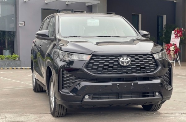 Toyota Innova Cross 2.0G ra mắt thị trường Việt Nam, giá từ 730 triệu đồng
