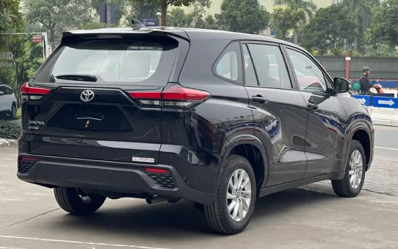 Innova Cross 2.0G sở hữu loạt công nghệ hỗ trợ người lái giúp hành trình luôn yên tâm. Innova Cross 2.0G sở hữu loạt công nghệ hỗ trợ người lái giúp hành trình luôn yên tâm.