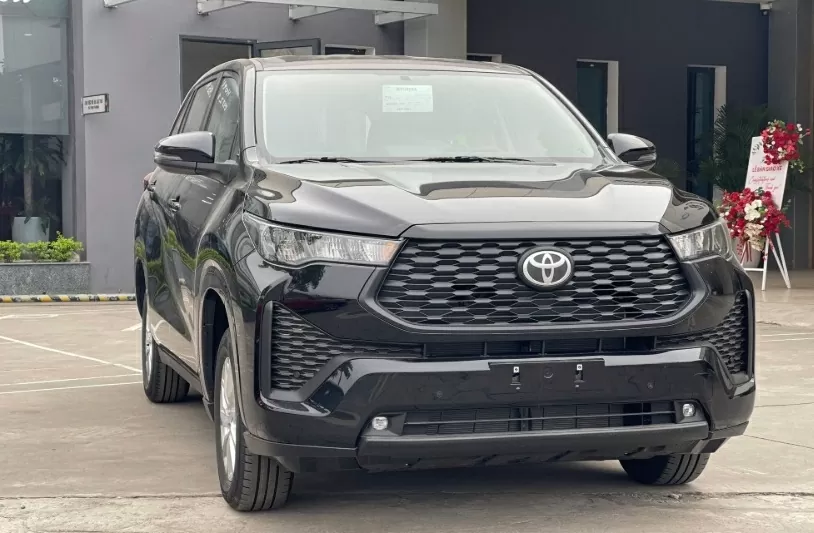 Phiên bản Innova Cross 2.0G mới tiếp tục kế thừa phong cách thiết kế đặc trưng của dòng xe.