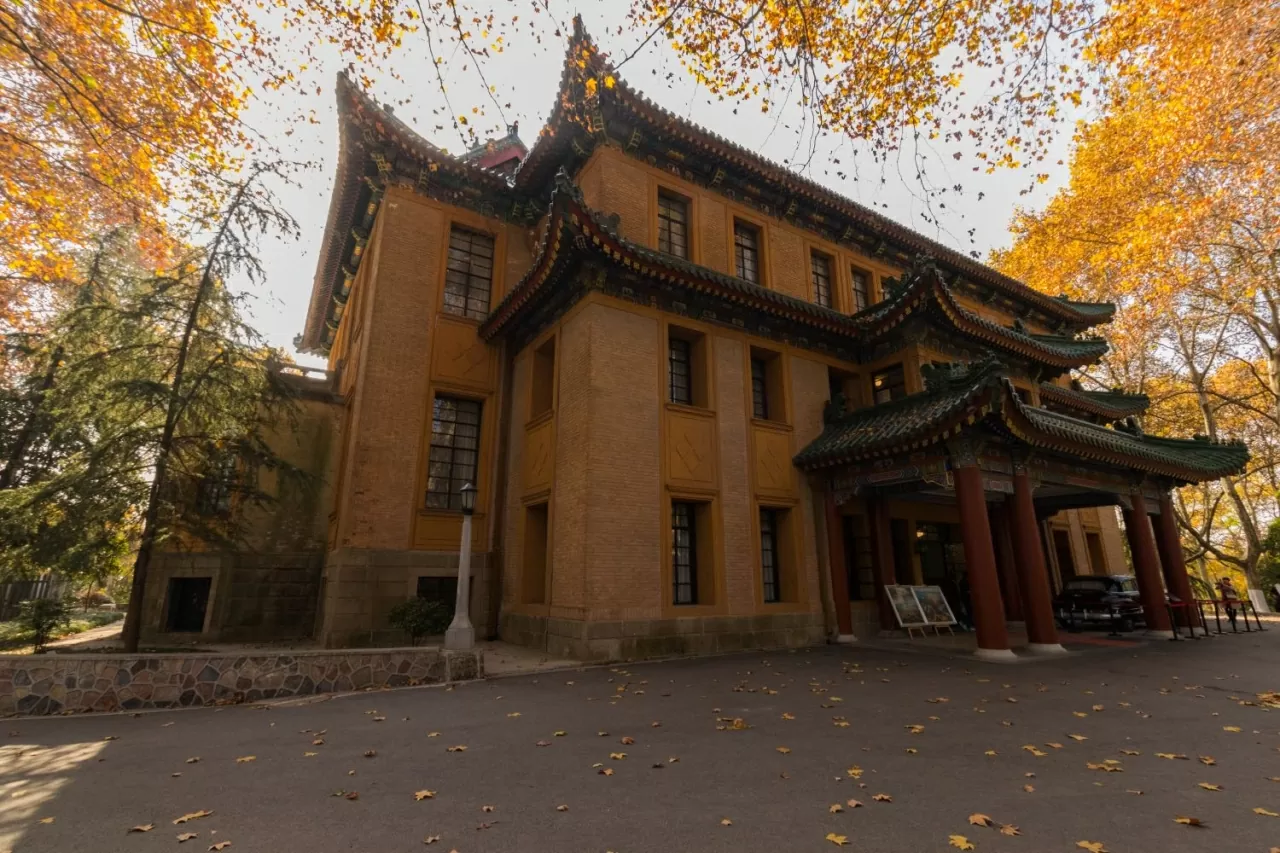 Sợi dây chuyền ngọc lục bảo giữa núi rừng Nam Kinh