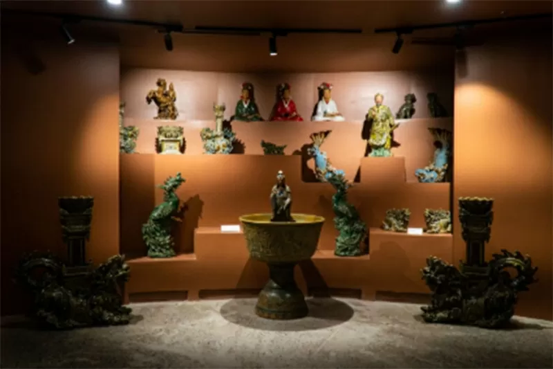 Bộ sưu tập gốm được trưng bày tại Bảo tàng gốm Bát Tràng. Bộ sưu tập gốm được trưng bày tại Bảo tàng gốm Bát Tràng.