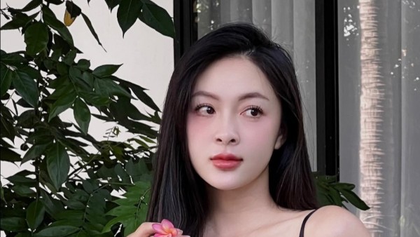 Ngắm nhan sắc diễn viên bị ghét nhất phim Cách em 1 milimet