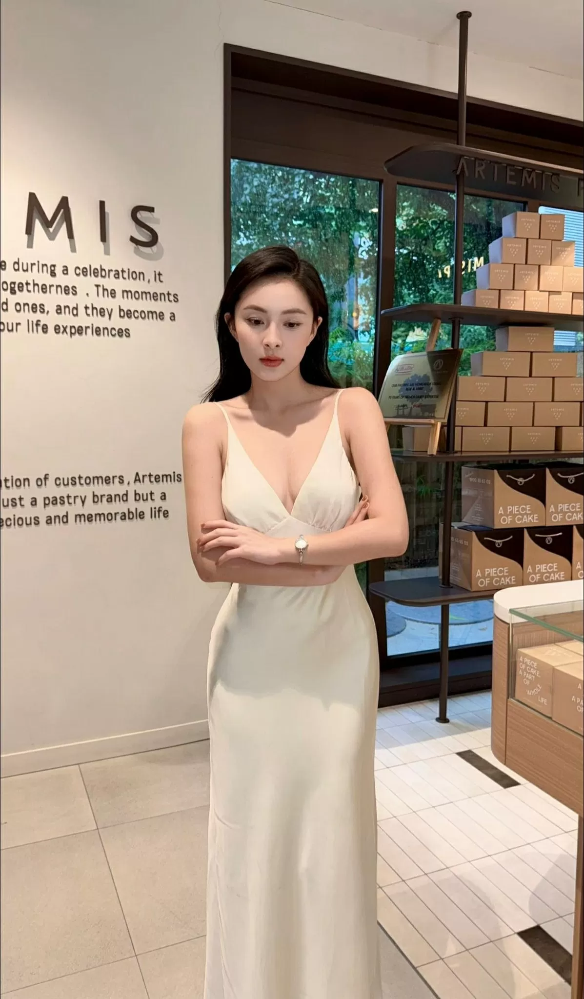 Ngắm nhan sắc diễn viên bị ghét nhất phim Cách em 1 milimet