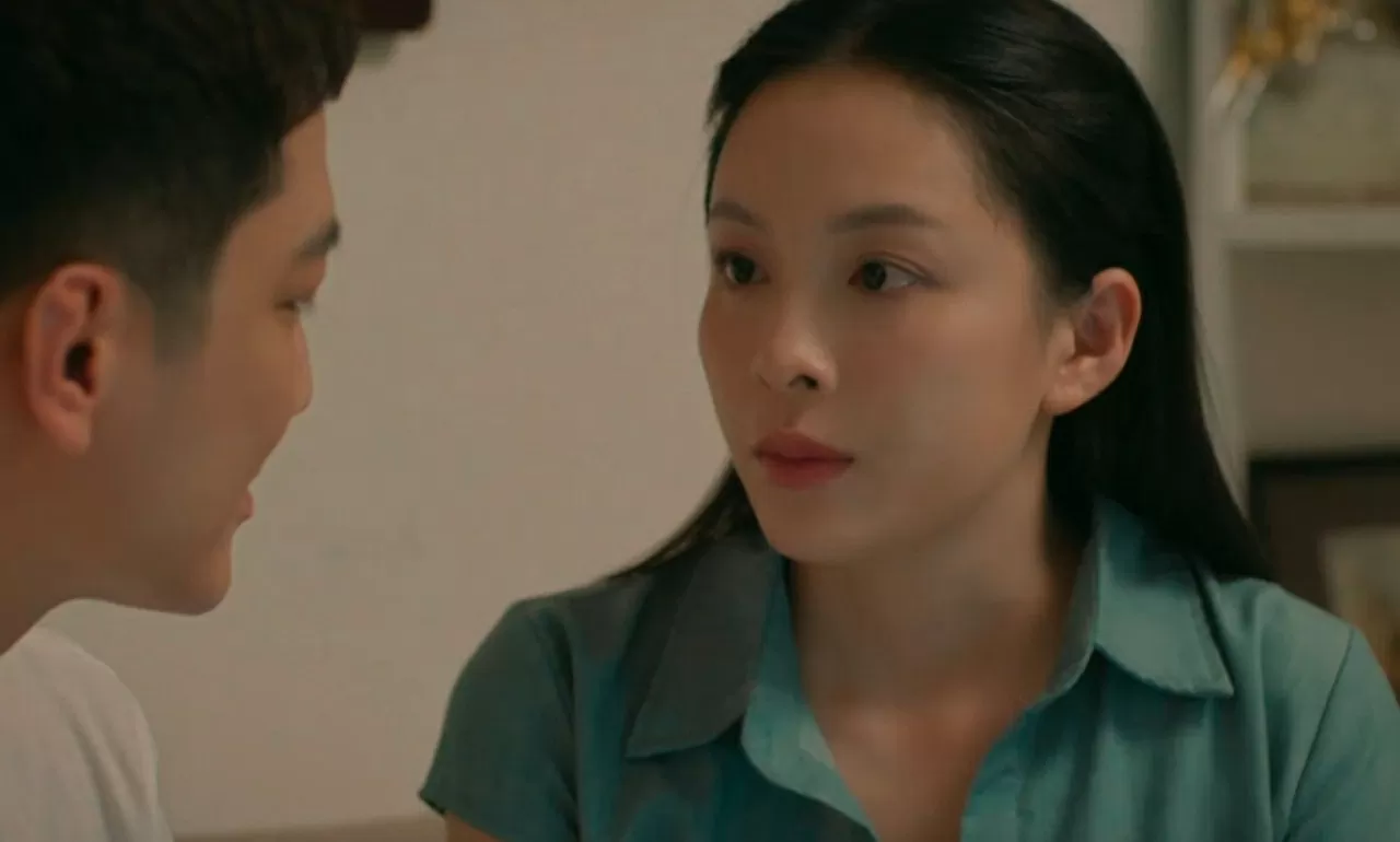 Ngắm nhan sắc diễn viên bị ghét nhất phim Cách em 1 milimet