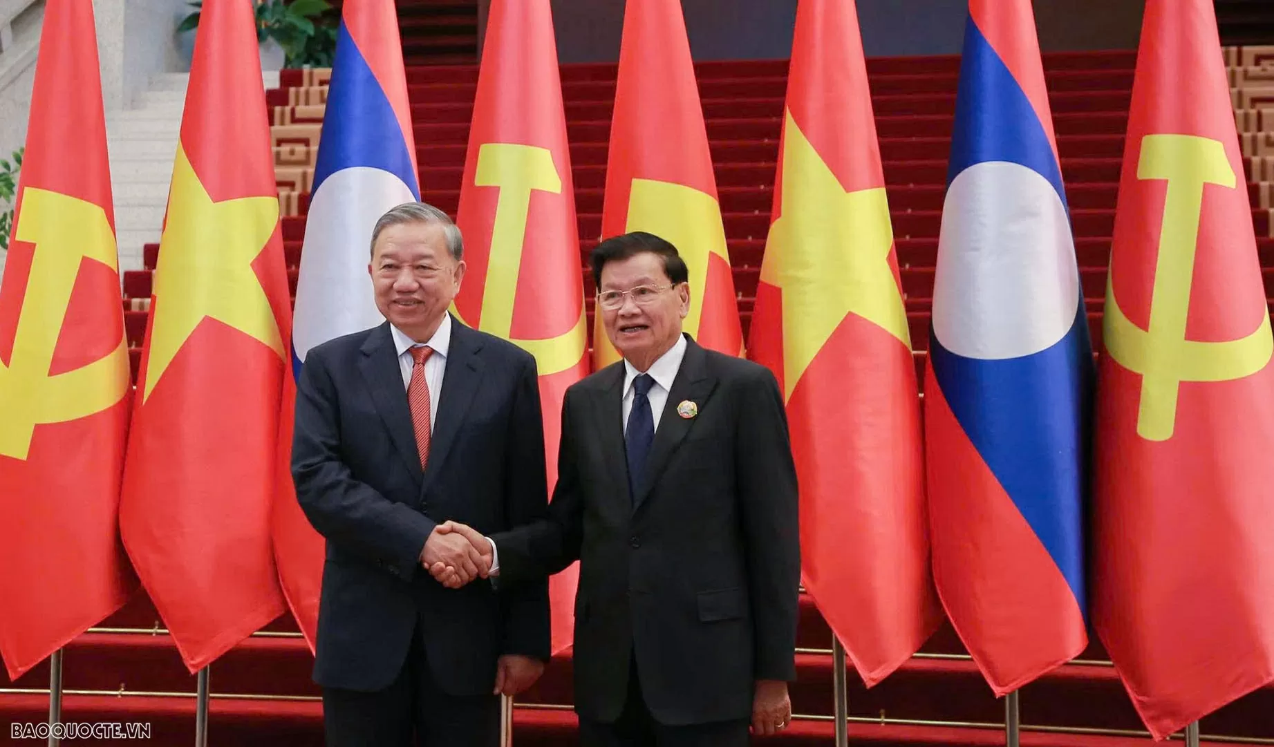 Họp hai bộ chính trị Họp hai bộ chính trị
