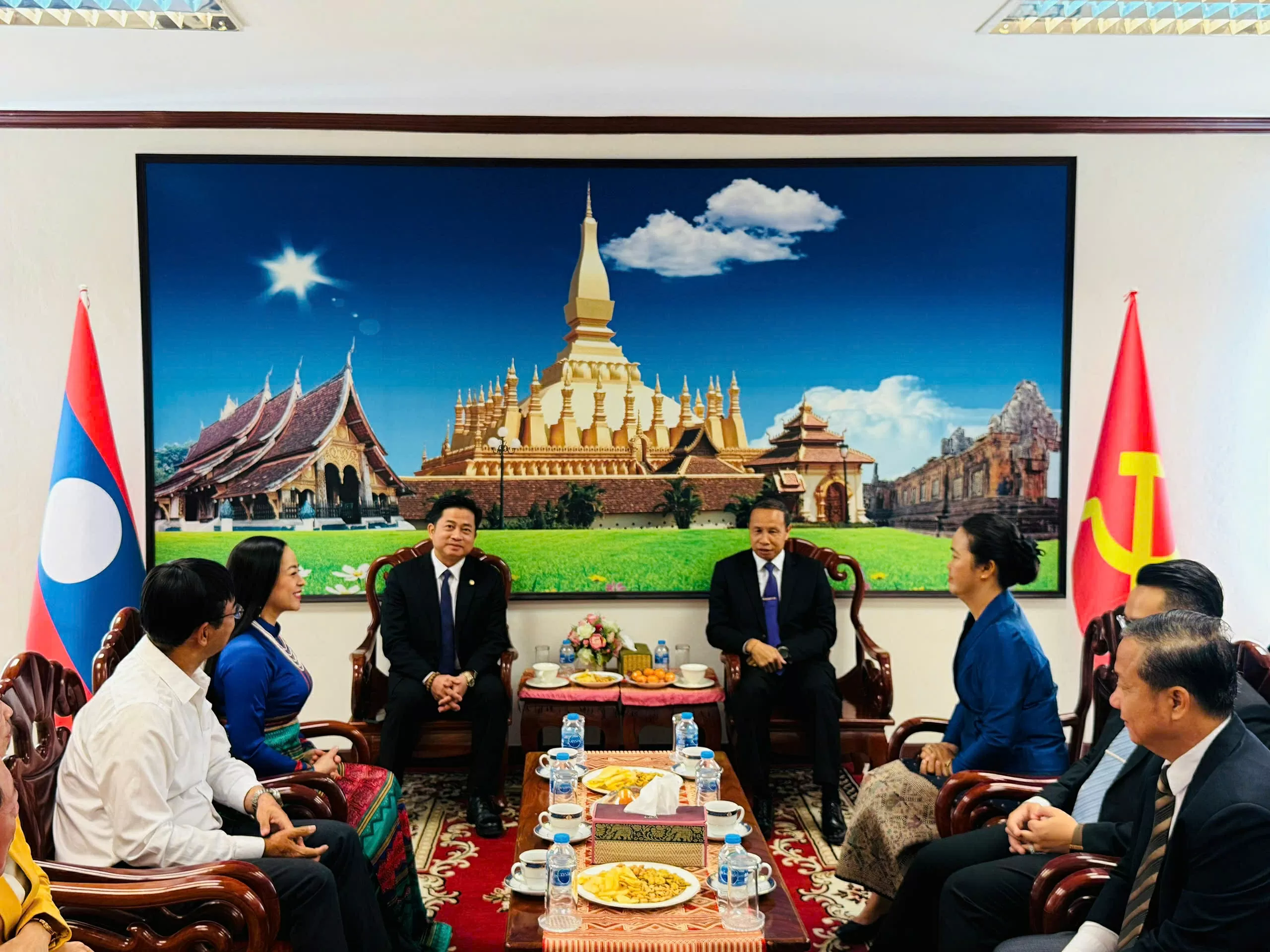 Hai Tổng lãnh sự quán Việt Nam và Lào tại Khon Kaen, Thái Lan tăng cường hợp tác, củng cố quan hệ hữu nghị