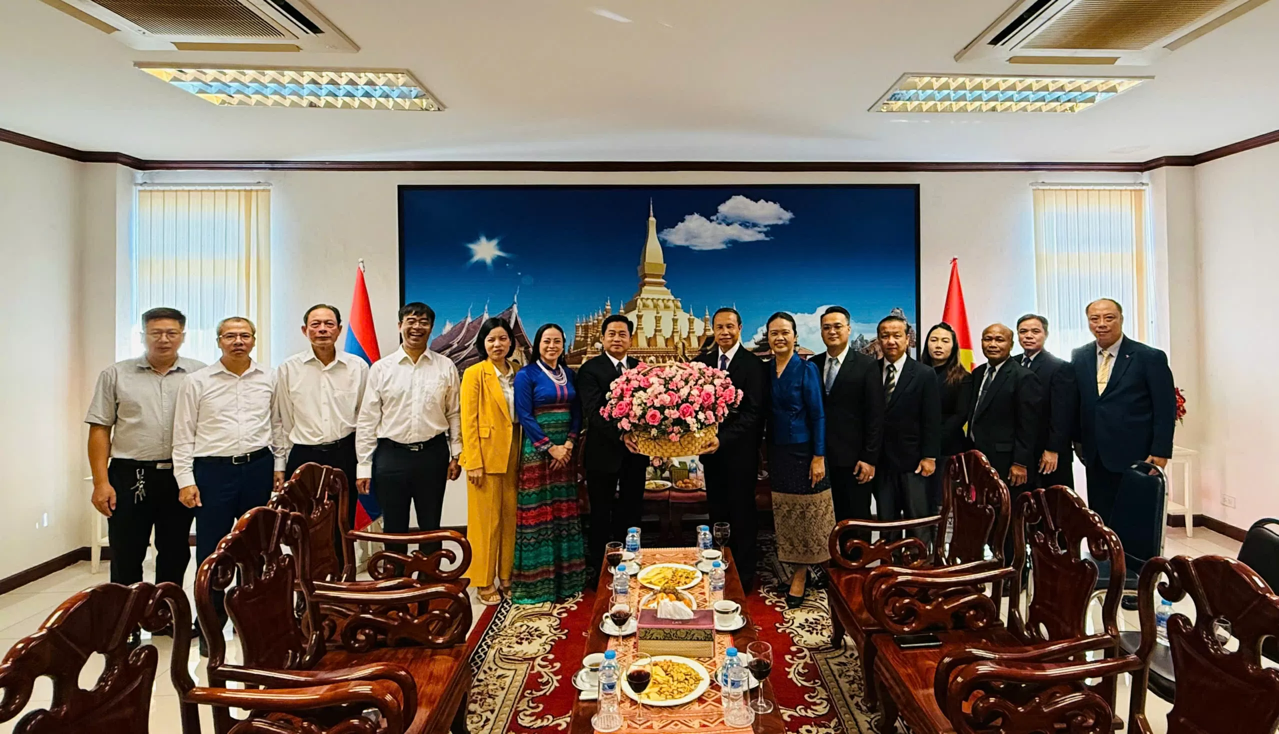 Hai Tổng lãnh sự quán Việt Nam và Lào tại Khon Kaen, Thái Lan tăng cường hợp tác, củng cố quan hệ hữu nghị