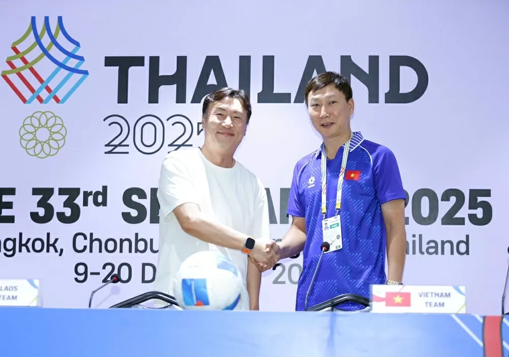 HLV Kim Sang Sik: U22 Lào không phải đội dễ chơi