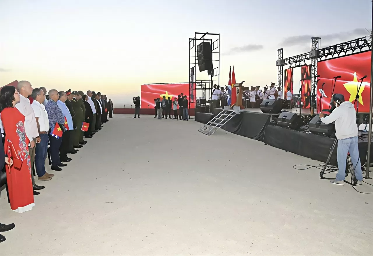 Lễ kỷ niệm 65 năm quan hệ ngoại giao Việt Nam-Cuba và khởi công dự án nhà máy điện Mặt trời: Khắc ghi vàng son lịch sử, cùng xây dựng tương lai Lễ kỷ niệm 65 năm quan hệ ngoại giao Việt Nam-Cuba và khởi công dự án nhà máy điện Mặt trời: Khắc ghi vàng son lịch sử, cùng xây dựng tương lai