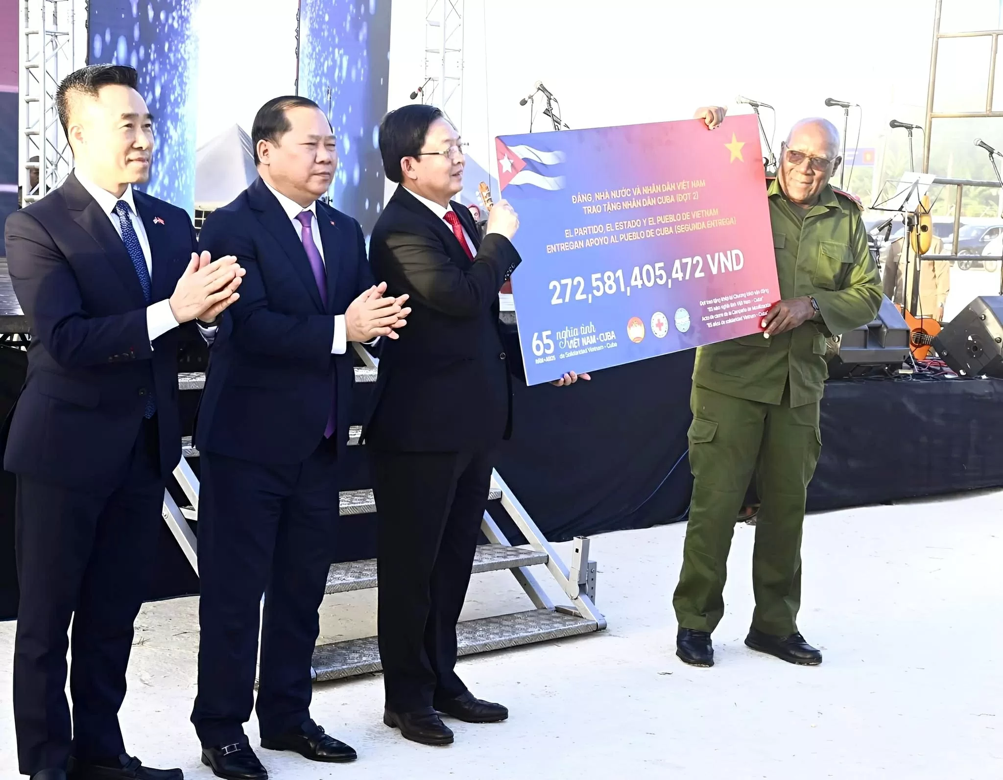 Lễ kỷ niệm 65 năm quan hệ ngoại giao Việt Nam-Cuba và khởi công dự án nhà máy điện Mặt trời: Khắc ghi vàng son lịch sử, cùng xây dựng tương lai Lễ kỷ niệm 65 năm quan hệ ngoại giao Việt Nam-Cuba và khởi công dự án nhà máy điện Mặt trời: Khắc ghi vàng son lịch sử, cùng xây dựng tương lai