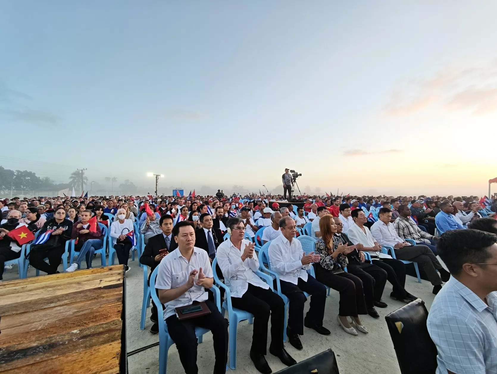 Lễ kỷ niệm 65 năm quan hệ ngoại giao Việt Nam-Cuba và khởi công dự án nhà máy điện Mặt trời: Khắc ghi vàng son lịch sử, cùng xây dựng tương lai Lễ kỷ niệm 65 năm quan hệ ngoại giao Việt Nam-Cuba và khởi công dự án nhà máy điện Mặt trời: Khắc ghi vàng son lịch sử, cùng xây dựng tương lai